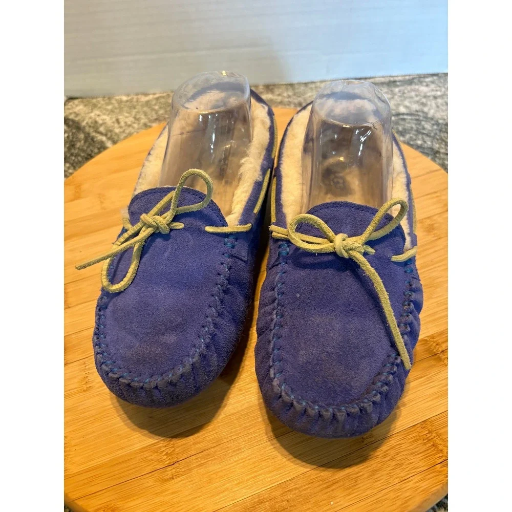 UGG Australia periwinkle blue Suede Sheepskin Moccasin Slippers Kids Size 5 5296